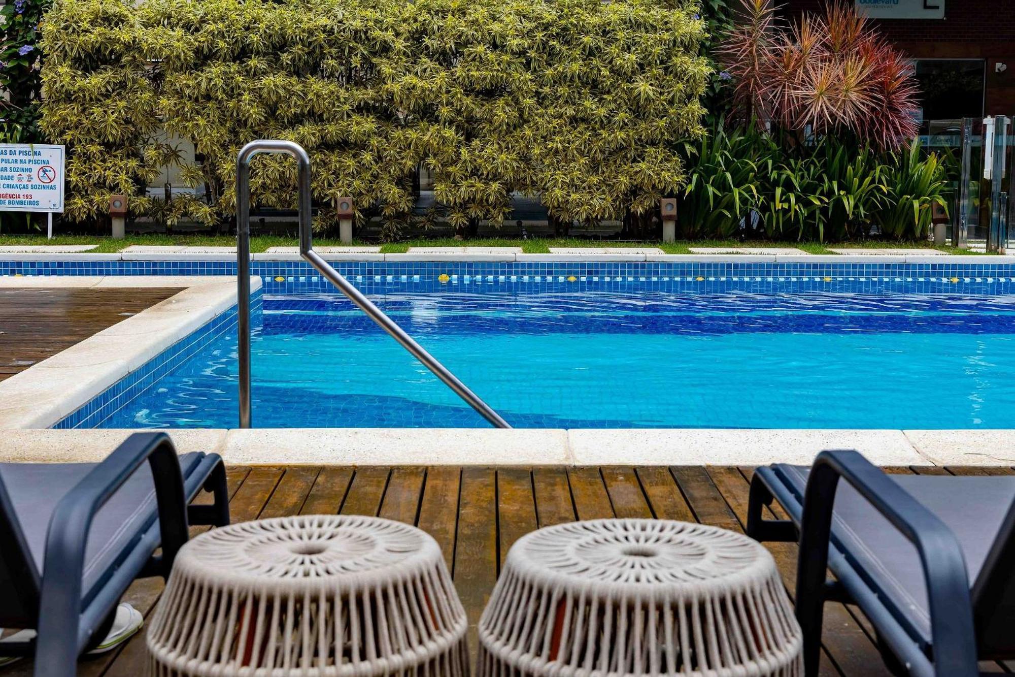 De Luxo Em Com Piscina E Jacuzzi - Boulevard Bombinhas