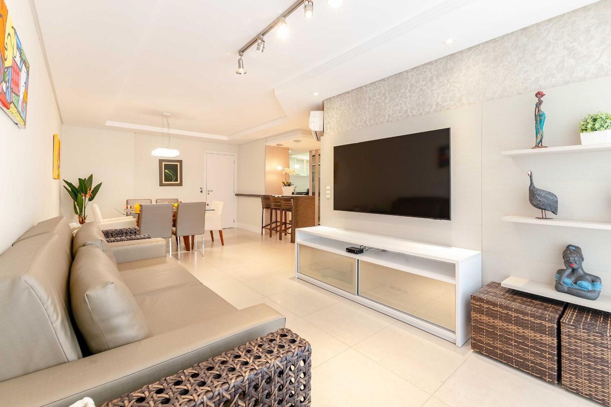 De Luxo Em Com Piscina E Jacuzzi - Boulevard * Bombinhas